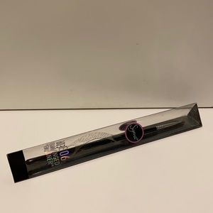 E06 WINGED LINER™ BRUSH - BLACK/CHROME